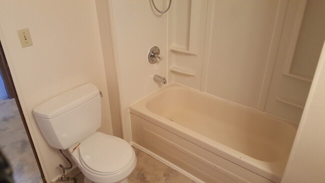 Building Photo - 102 Helms Cir