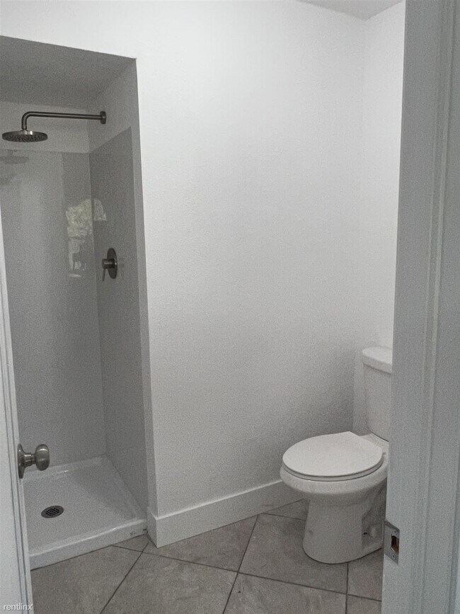 Building Photo - 4 br, 2 bath House - 6345 East Kings Canyo...