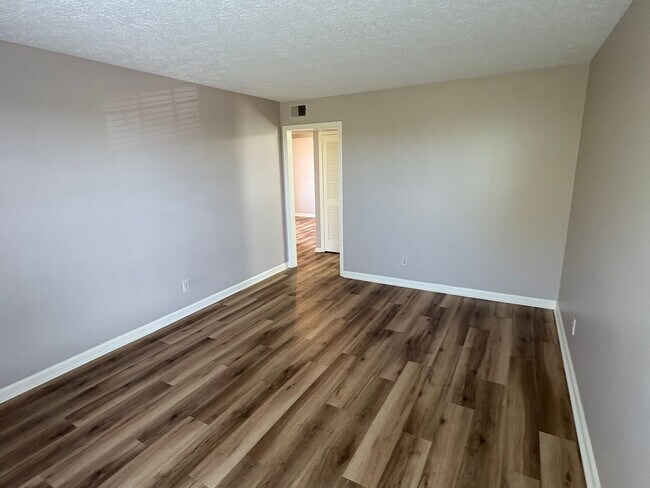Foto del edificio - 250 35th Ave N