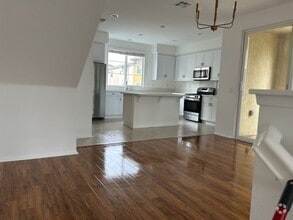 Building Photo - 625 Savi Dr
