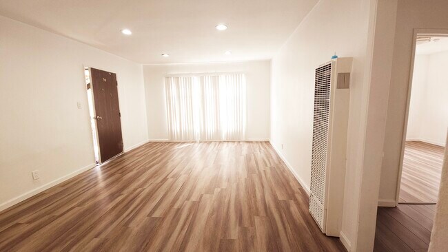 Foto del edificio - 10223 Woodworth Ave
