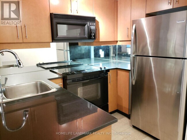 Photo du bâtiment - 300 Bloor St E