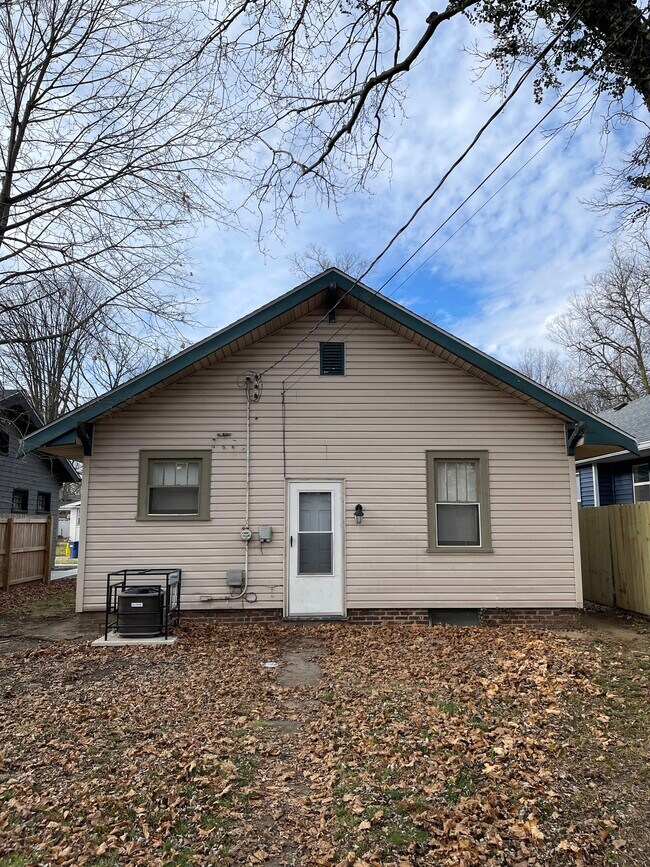 Building Photo - 3923 Winthrop Ave