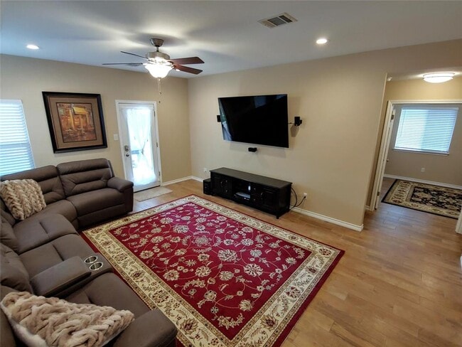 Building Photo - 8124 Tockington Way