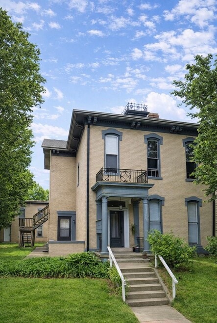 Building Photo - 911 N 9th St Rd