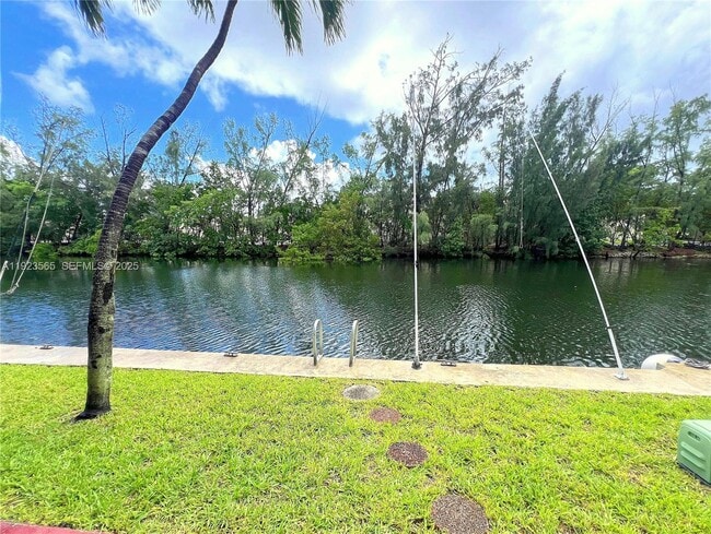 Foto del edificio - 3660 NE 166th St