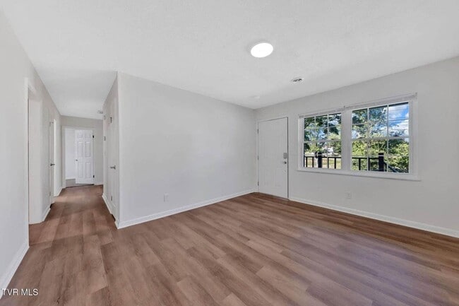 Building Photo - Newly renovated 3 Bedroom 2 Bathroom Home located in Jefferson City, TN