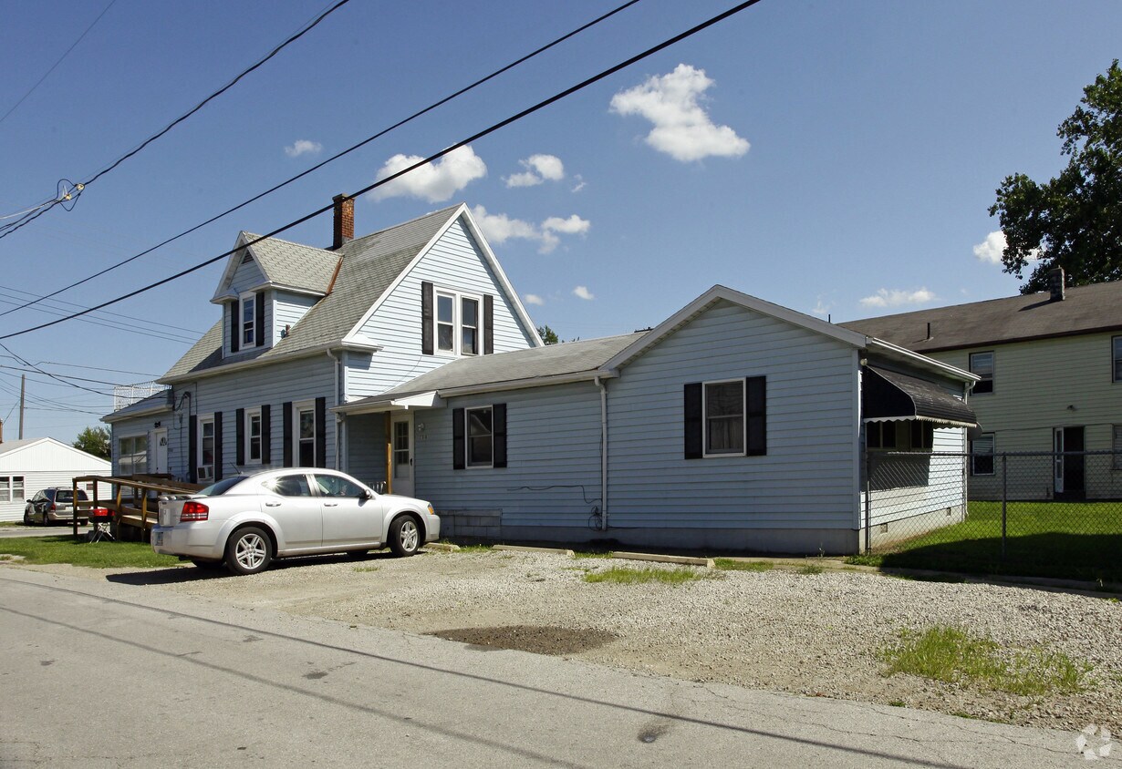 Building Photo - 2701-2701.5 Tremper Ave