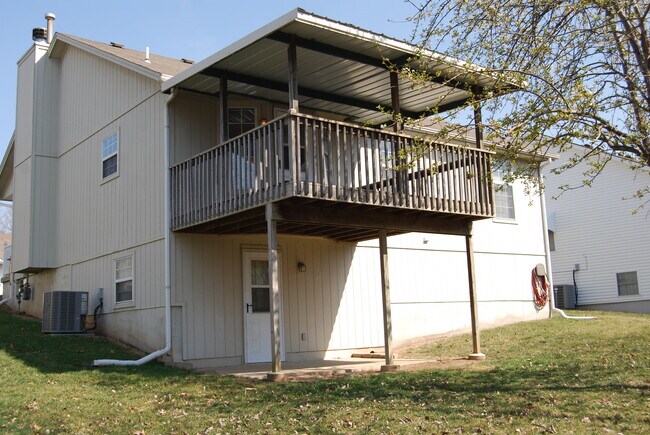 Deck and Walkout basement - 1918 S Leslie Dr