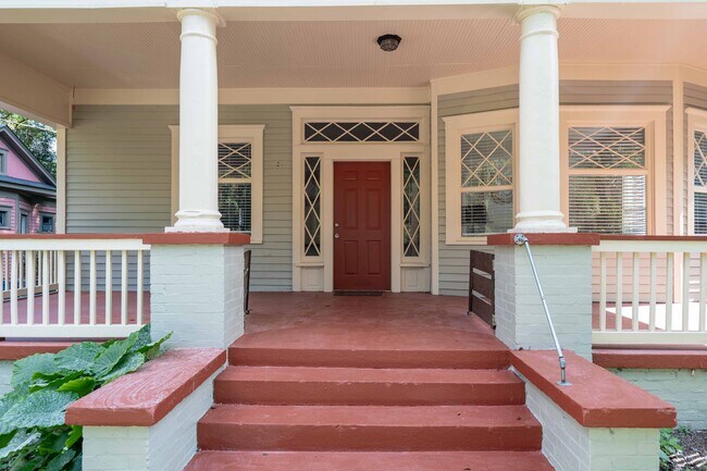 Foto del edificio - 670 Brookline St SW