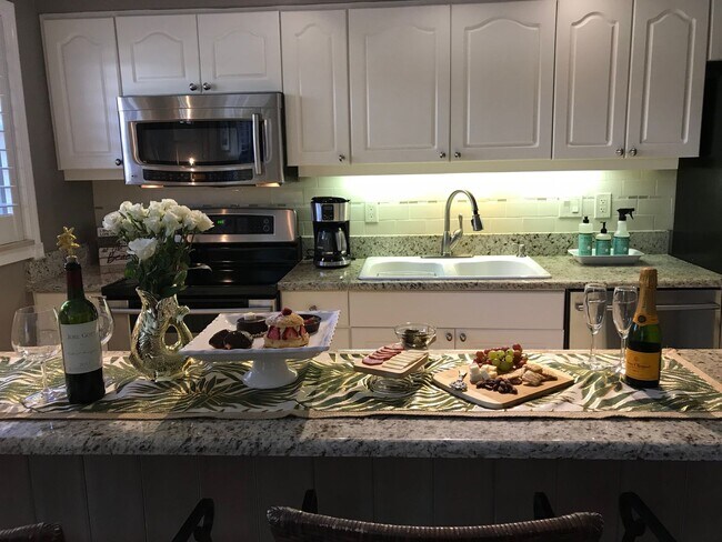 Foto del edificio - ** CASTLETON GARDENS CUTE 1/1 ** WALK TO 5...