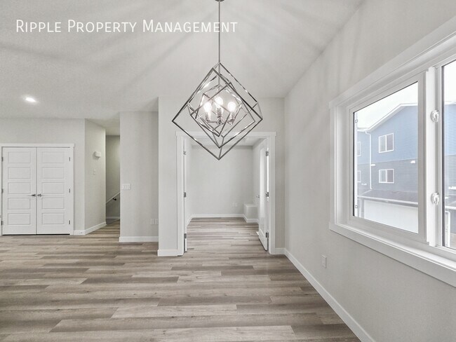 Photo du bâtiment - BRAND NEW 4 BEDS + DEN, 3.5 BATHS TOWNHOUSE | DOUBLE ATTACHED GARAGE