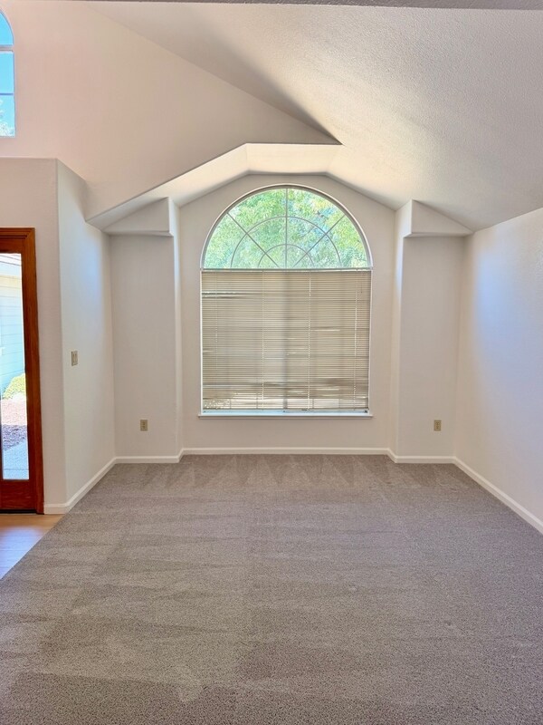 Building Photo - 5663 Montclair Cir