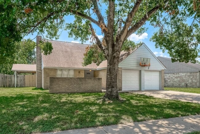 Foto del edificio - 5023 Whispering Falls Dr
