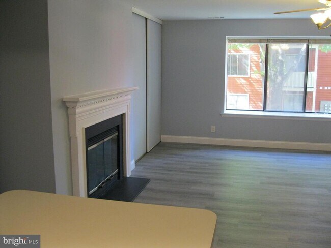 Foto del edificio - 2912B Auburn Ct