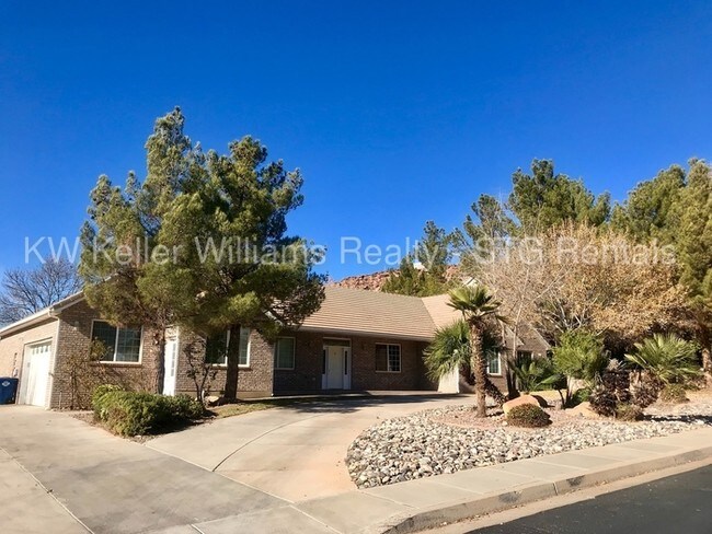 Building Photo - **Amazing Home in Little Valley**