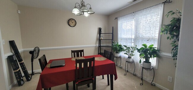 Building Photo - 4 Bedroom, 3 Full Bath with Bonus Home Boasting 2000+ Sq Ft