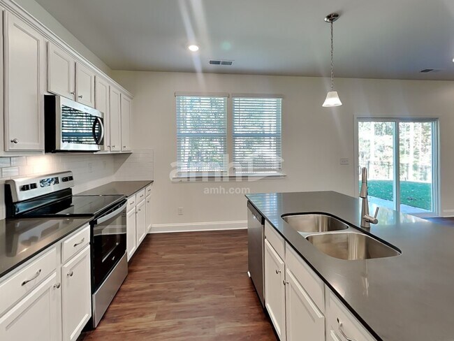 Building Photo - 7421 Garrett Court
