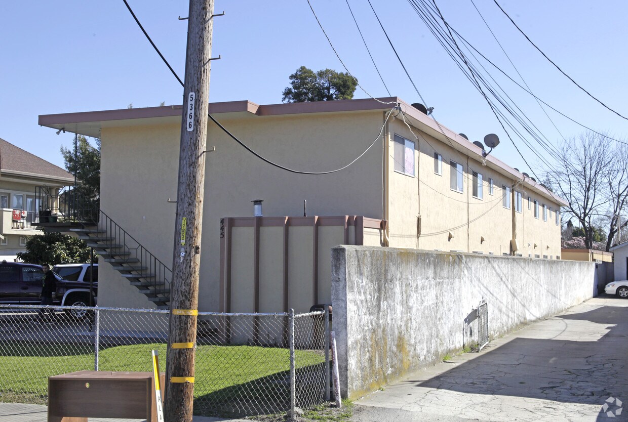 Building Photo - 445 Laurel Ave