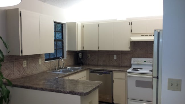 Building Photo - 2736 Park Dr