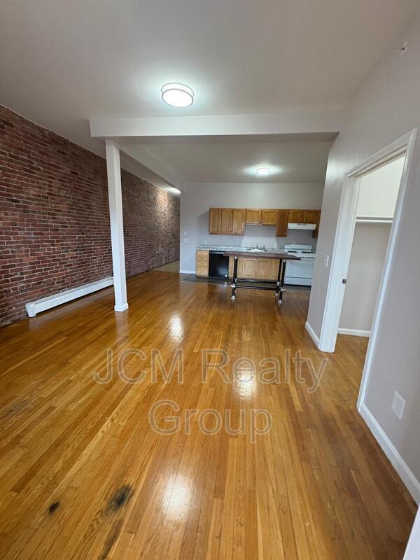 Building Photo - 32 Hartwell St