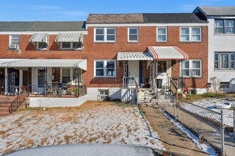 Building Photo - 328 W Riverview Rd