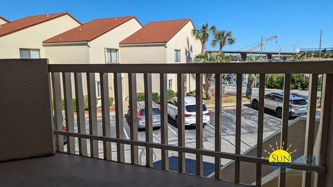 Building Photo - Great 2 Bedroom Condo in Clipper Cove!