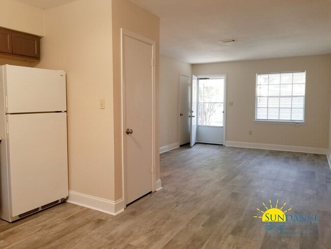 Building Photo - Cozy 2 Bedroom Unit in Central Fort Walton...