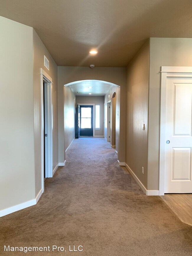 Building Photo - 3 br, 2 bath House - 7535 S. Corona Way