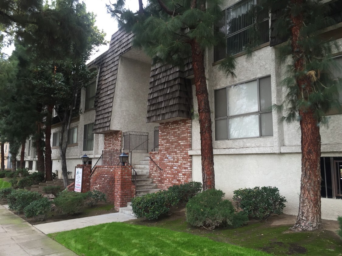 17346 Chatsworth St, Los Angeles, CA 91344 Apartments in Los Angeles