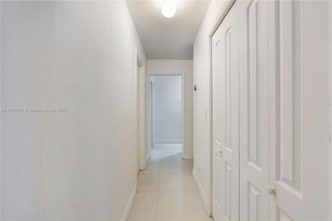 Foto del edificio - 3 bedroom in Miami FL 33165