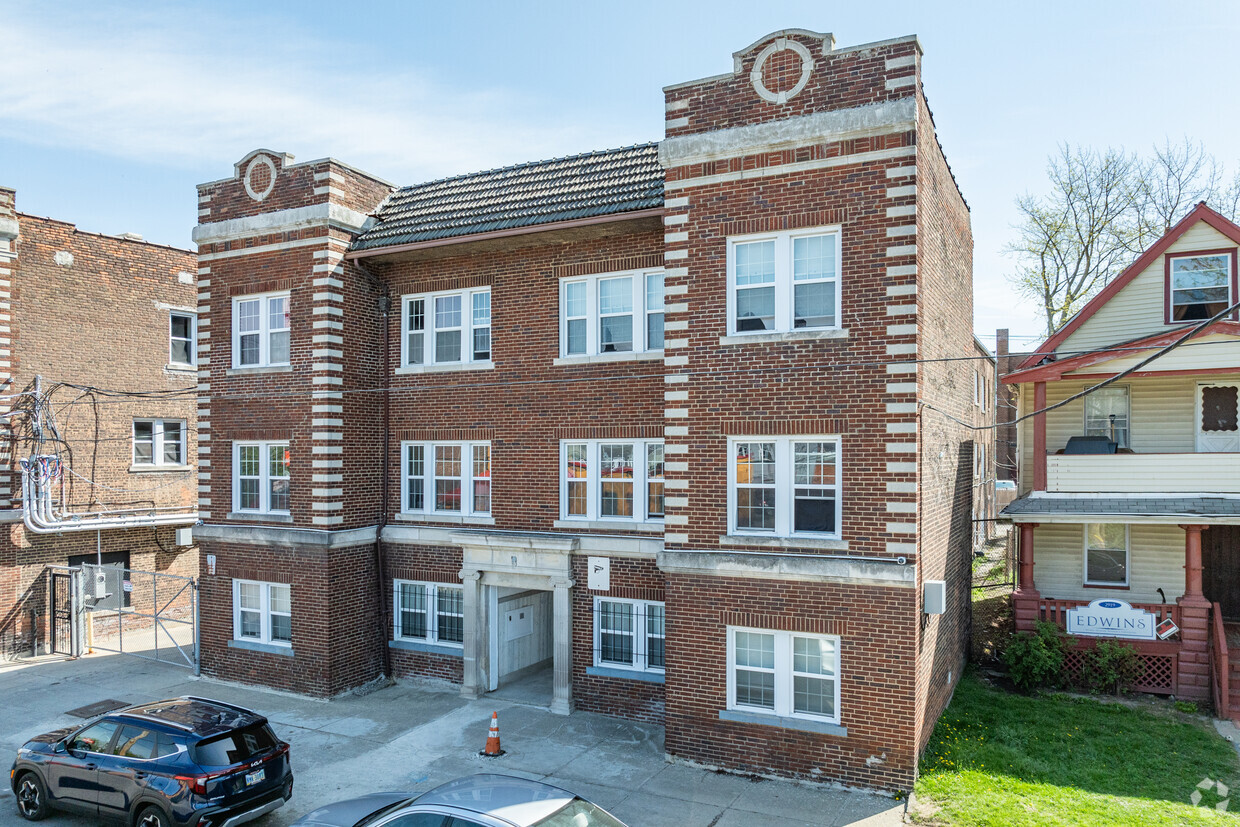 Primary - Shaker Square Plaza