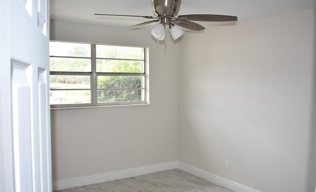 Building Photo - 207 Southland Dr