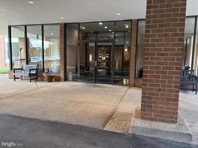 Foto del edificio - 6317 Park Heights Ave