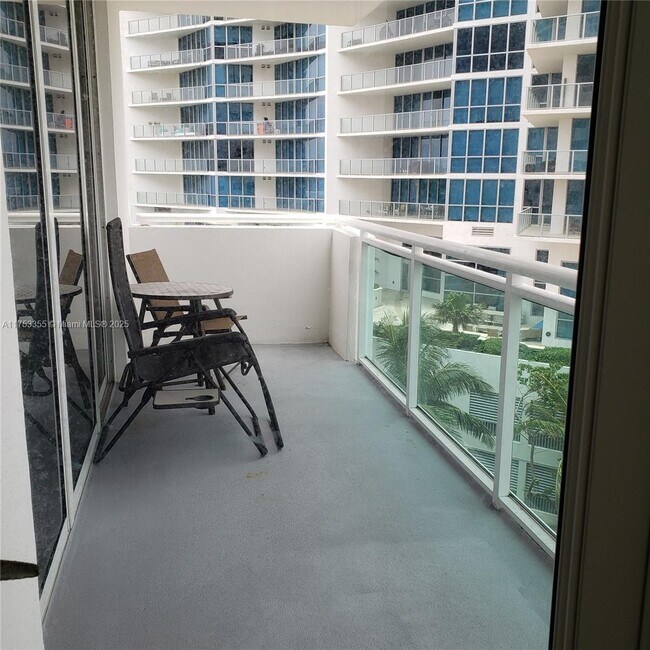 Foto del edificio - 3001 S Ocean Dr