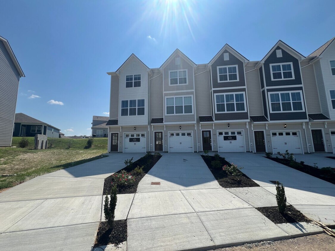Foto principal - Beautiful New Townhouse!!!