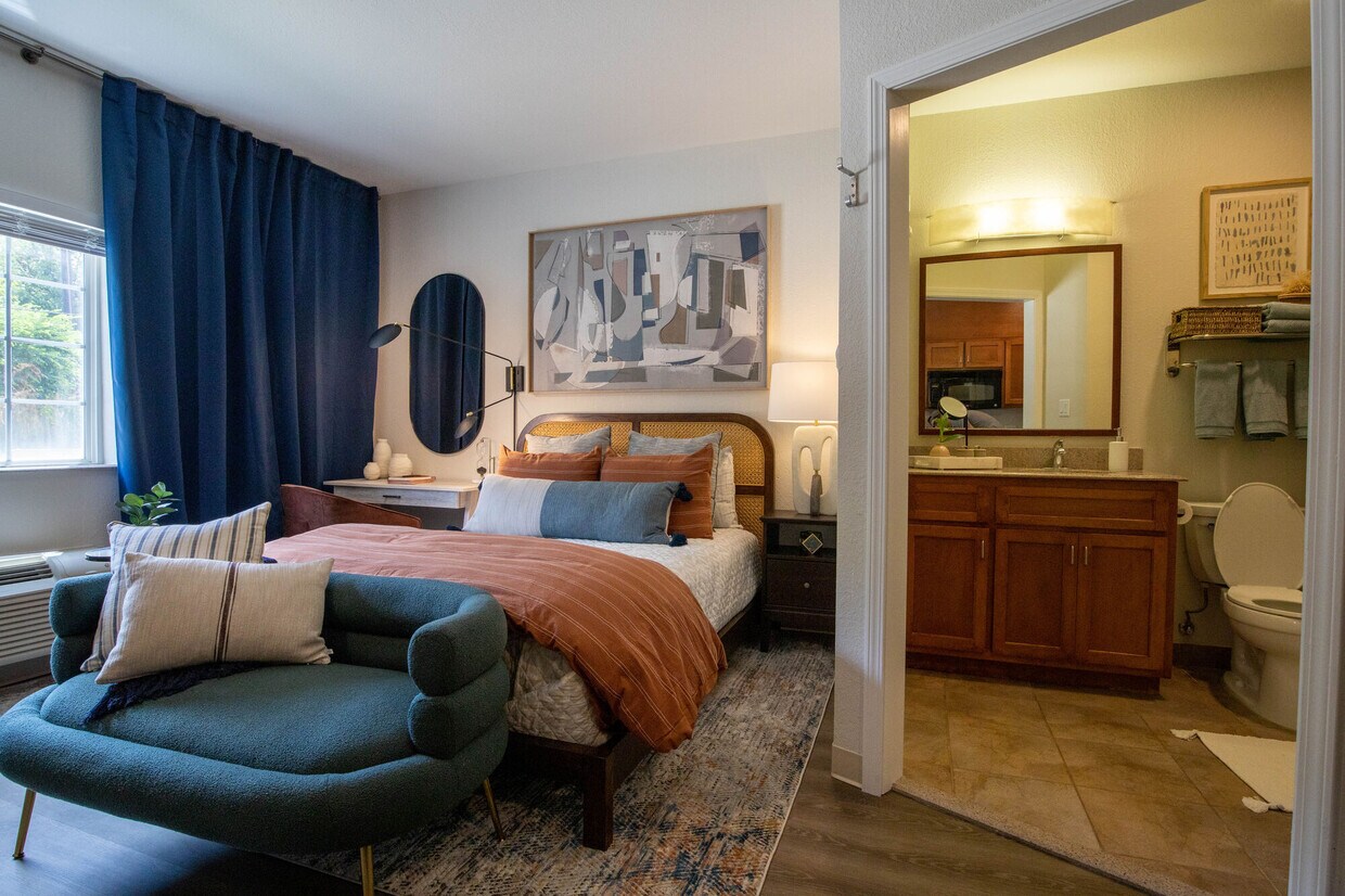 8719 Cypress Creek Pky, Houston, TX 77070