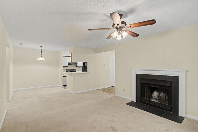 Foto del edificio - 540 Pineland Cir