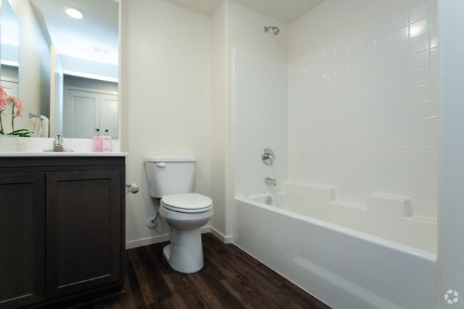 2 BR, 2 BA - 900 SF - Mariners Landing