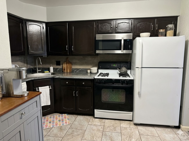 Building Photo - 1006 Centurion Ln