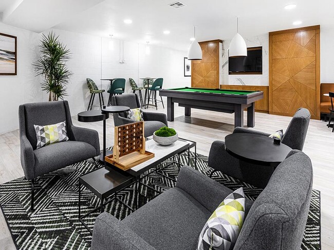 Interior Photo - 7403