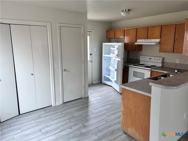 Foto del edificio - 4103 Wine Cup Rd