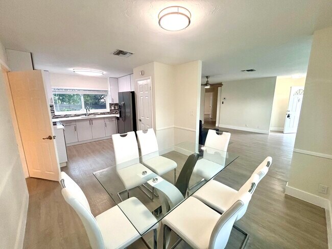 Foto del edificio - 323 Spanish River Blvd