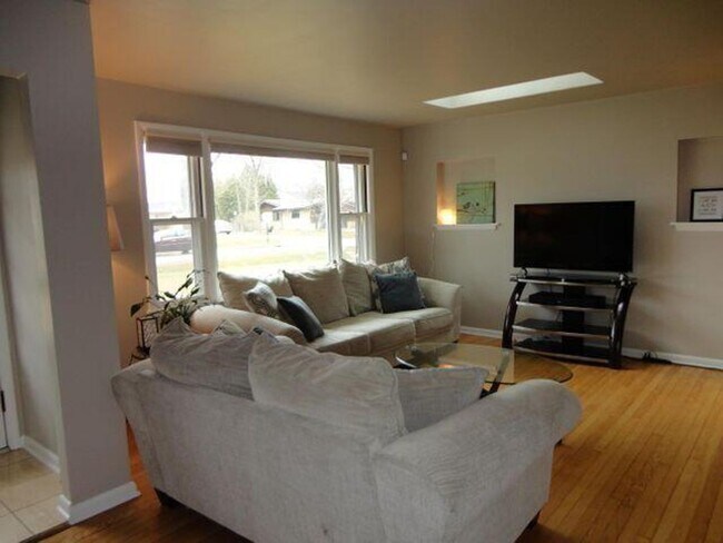 Foto del edificio - Lovely Fox Point Home