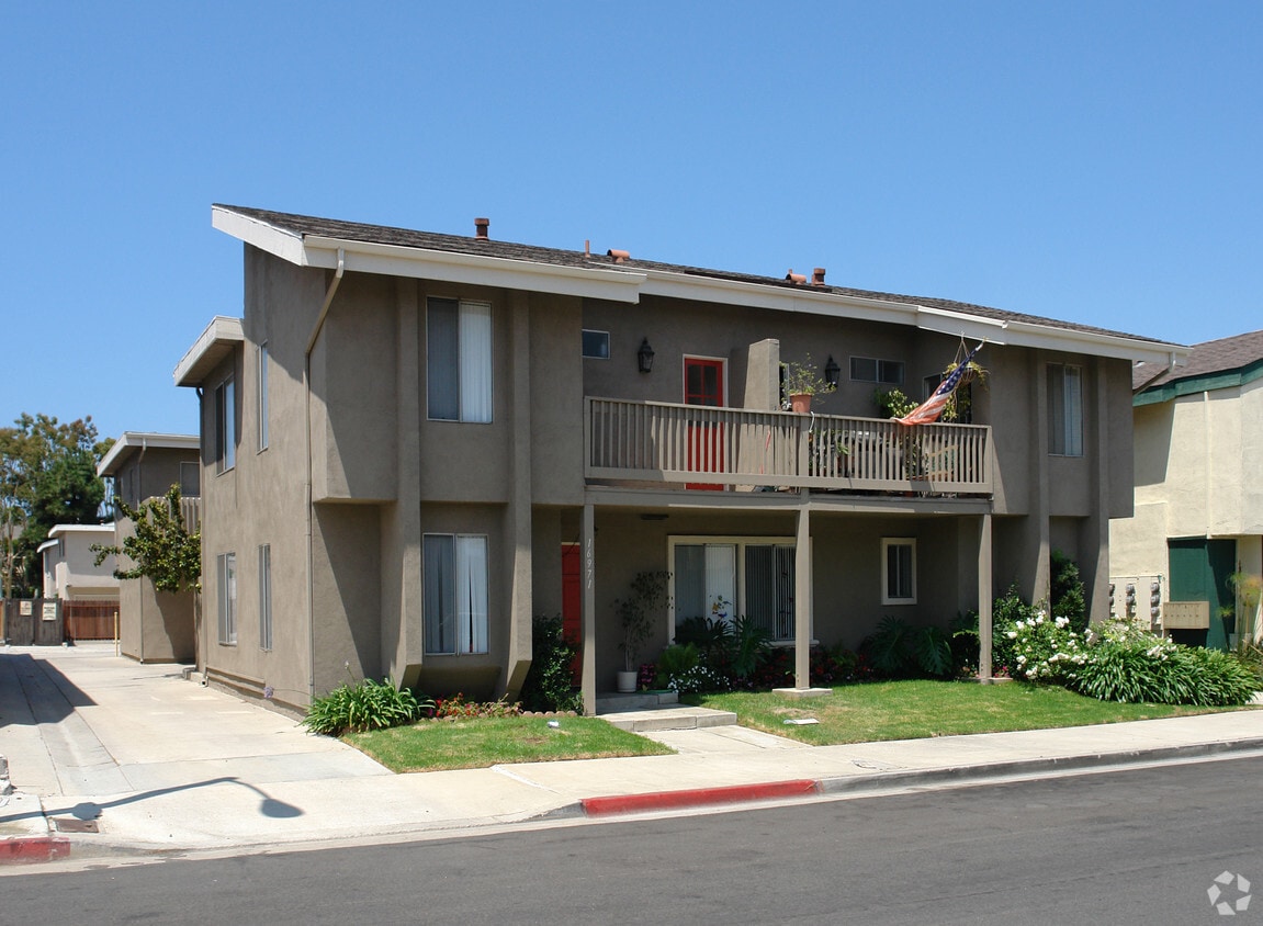 16971 Hoskins St, Huntington Beach, CA 92649 Apartments in Huntington Beach, CA