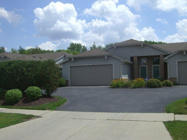 Foto del edificio - 722 Hilltop Ln