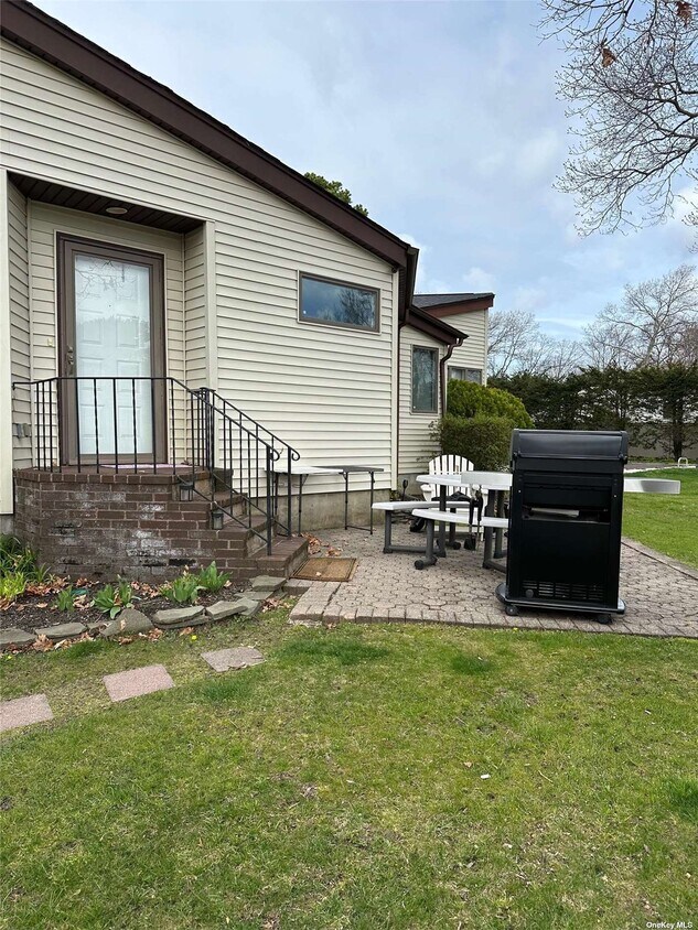 Primary Photo - 31 Cottage Dr