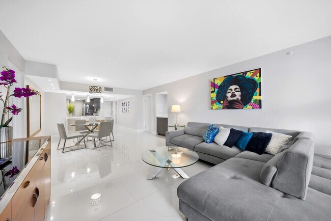 Foto del edificio - 1717 N Bayshore Dr