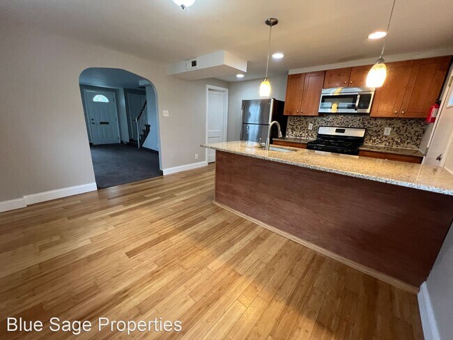 Foto del edificio - 3 br, 1 bath House - 1029 North St