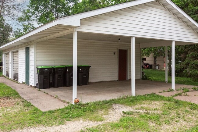 Building Photo - 1401 Stout Rd